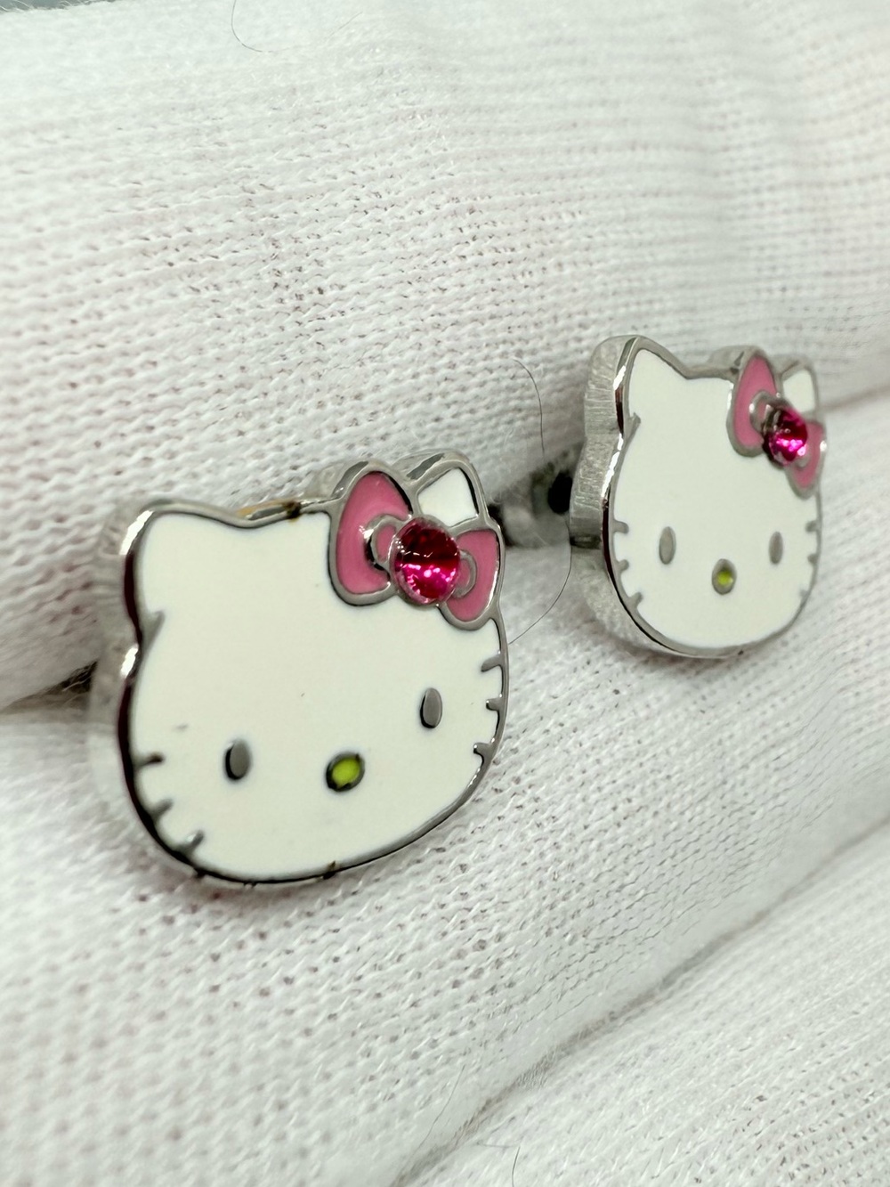 Hello Kitty White Face Pink Bow Kids Stud Earrings! - Picture 3 of 7